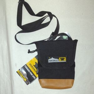 Mountaismith Crossbody Trippin' Pouch (J333)